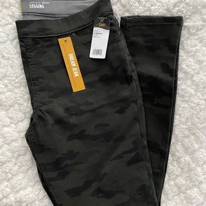 NWT Camo Lee Dream Denim Legging